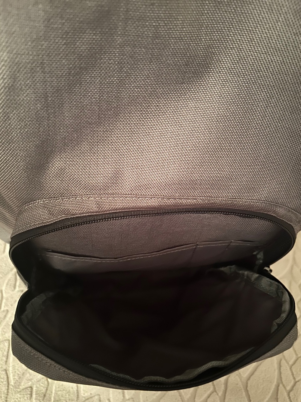 NWOT Columbia Unisex Zig Zag 30L Gray and Black Everyday Backpack - Picture 7 of 16